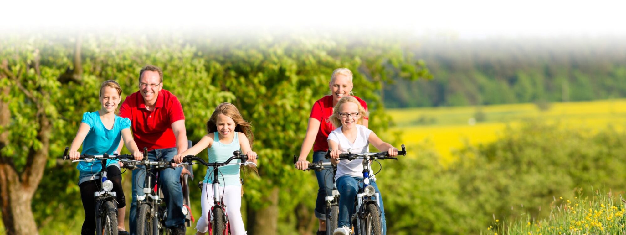 Familie auf Rädern entlang der Oranier-Fahrradroute