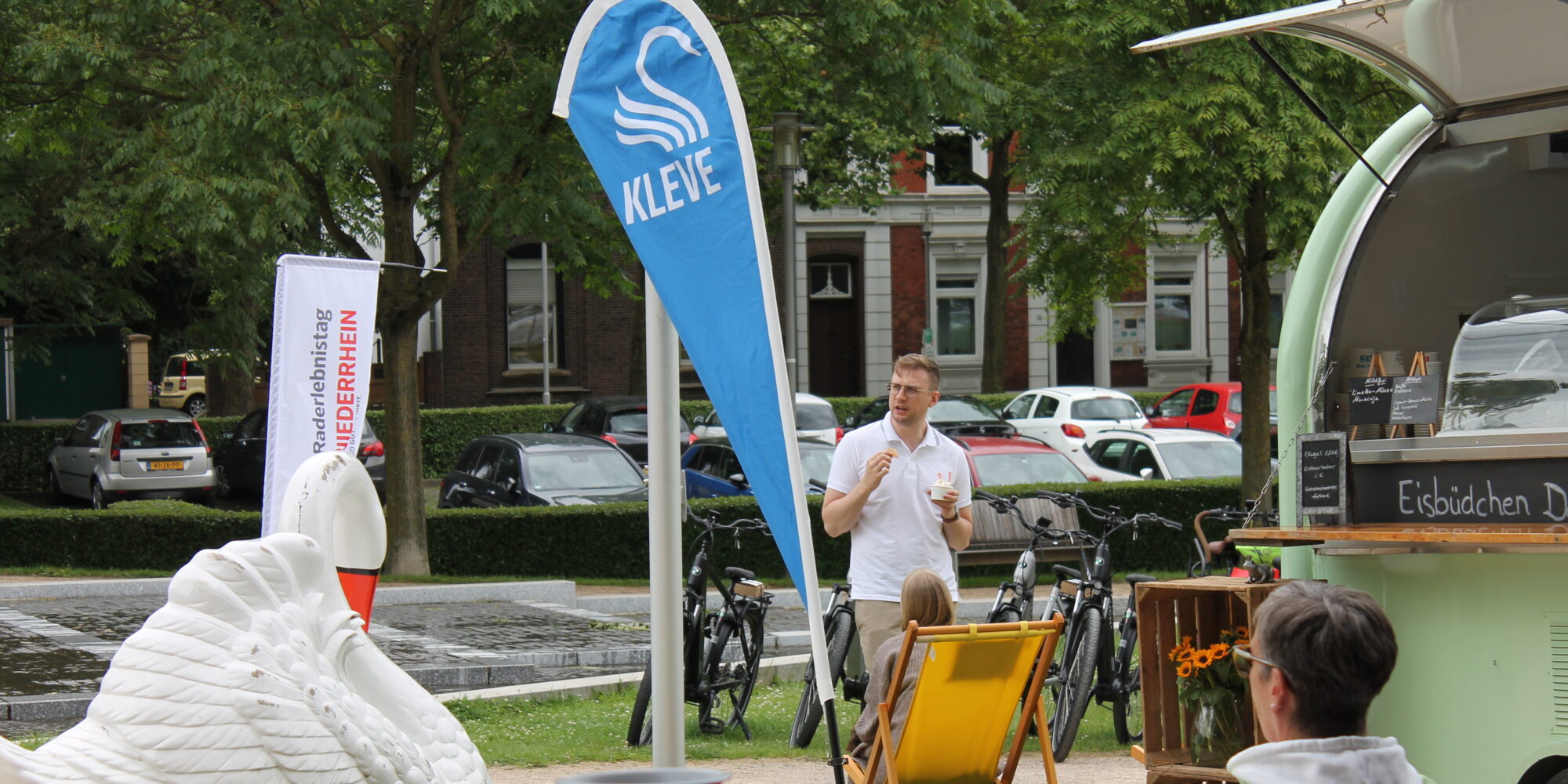 Menschen in Liegestühlen